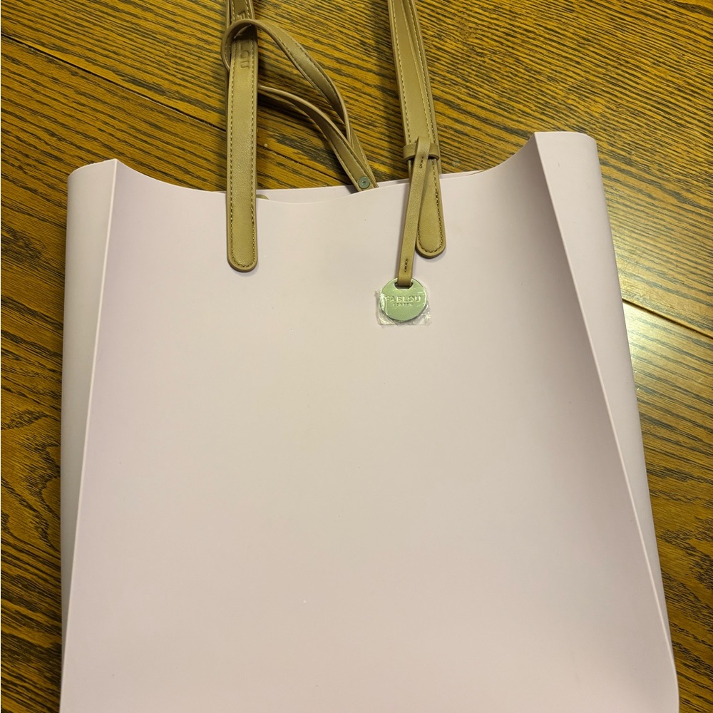 Light purple Fablou London light pink silicone Tote Bag with a small purse. - Picture 2 of 11